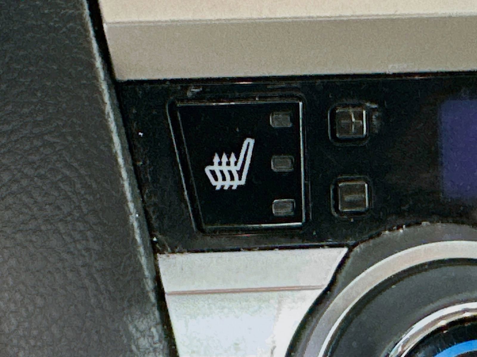 Used 2017 Subaru Legacy 2.5i Limited w/ Popular Package #4 image 21