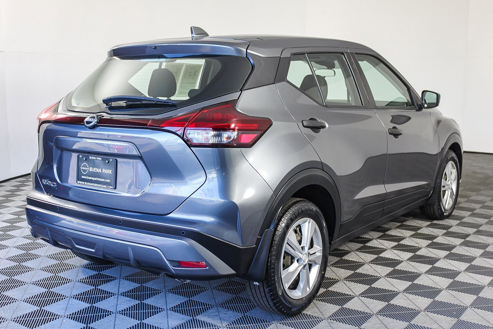 Used 2023 Nissan Kicks S image 8