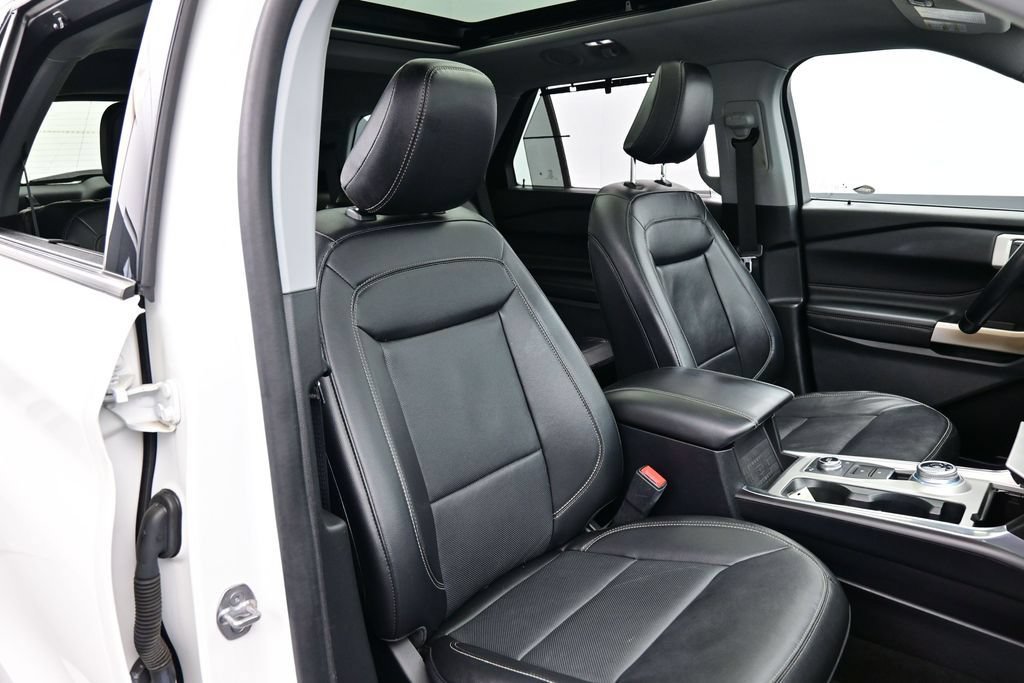 Used 2021 Ford Explorer Limited w/ Equipment Group 301A AWD/4WD image 37