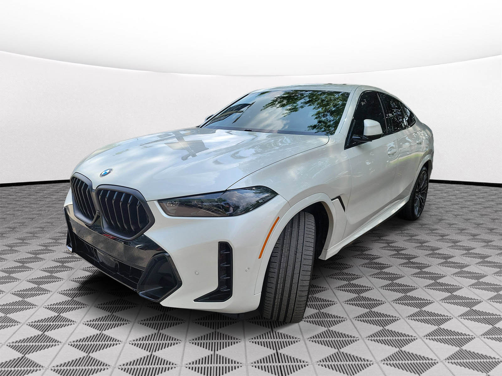 Used 2024 BMW X6 xDrive40i w/ Executive Package AWD/4WD image 2