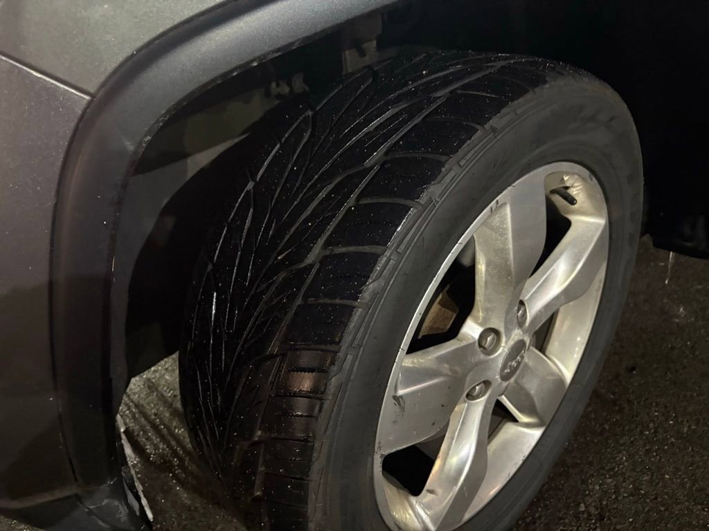 Used 2013 Jeep Grand Cherokee Overland Summit video 3