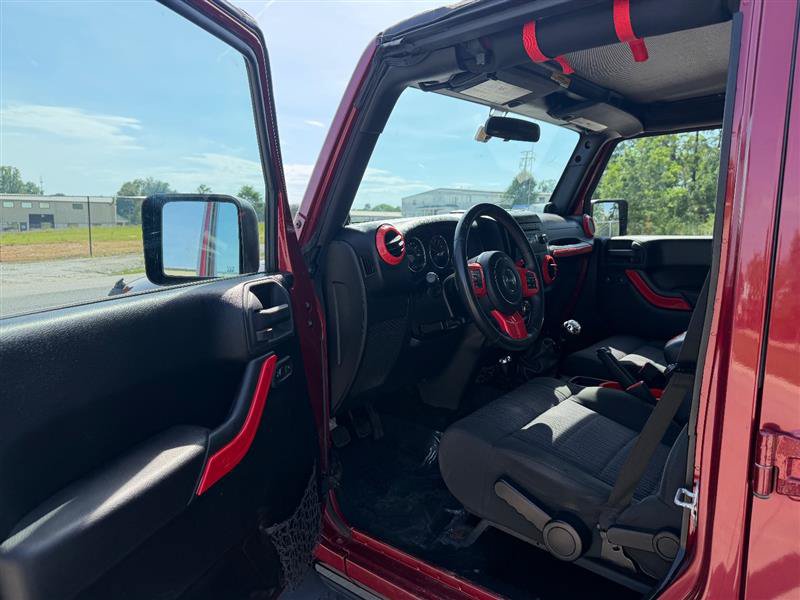 Used 2012 Jeep Wrangler Unlimited Sahara AWD/4WD image 12