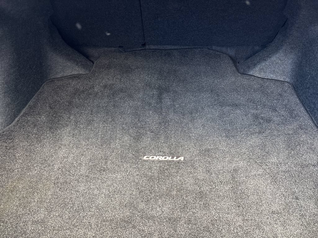 Used 2018 Toyota Corolla LE w/ Carpet Mat Package (TMS) FWD image 19