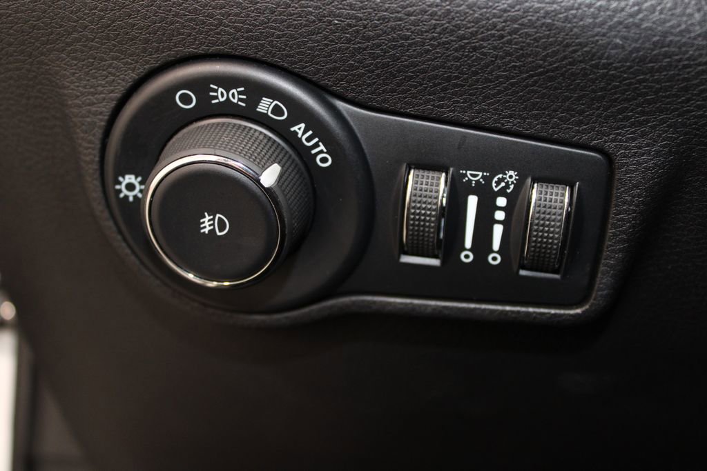 Used 2024 Jeep Compass Latitude image 24