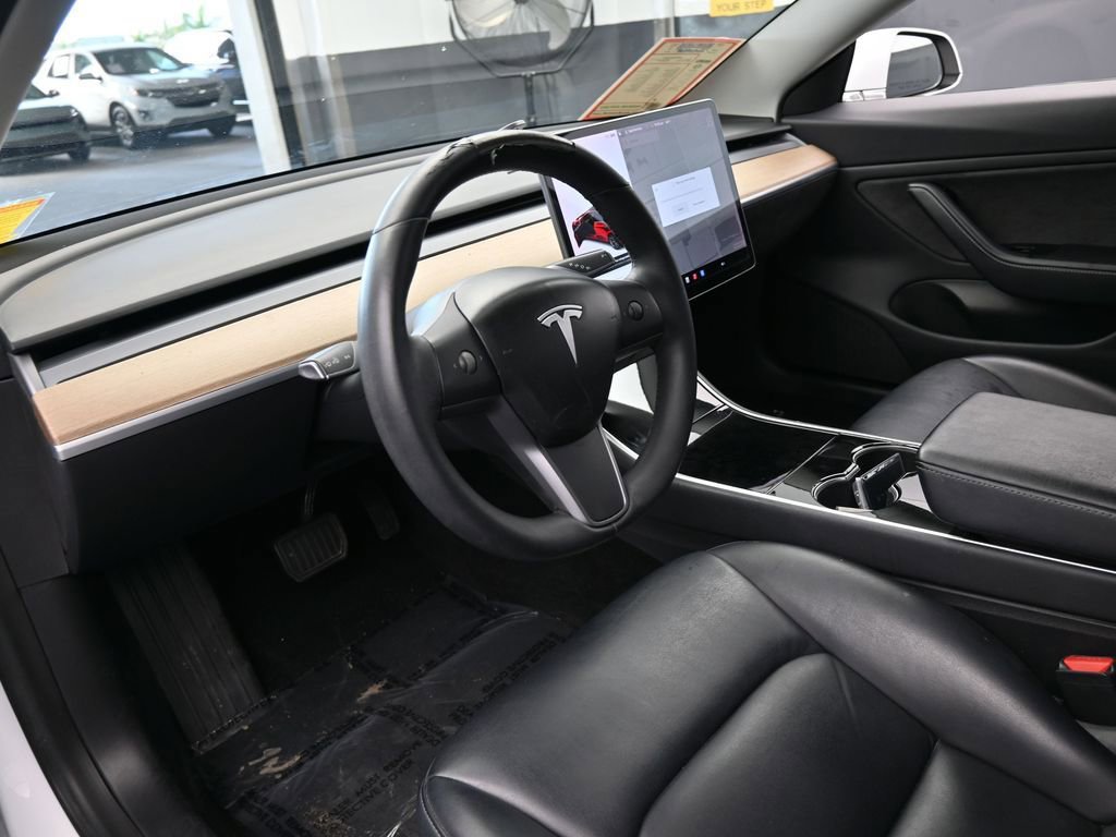 Used 2019 Tesla Model 3 Standard Range Plus image 10