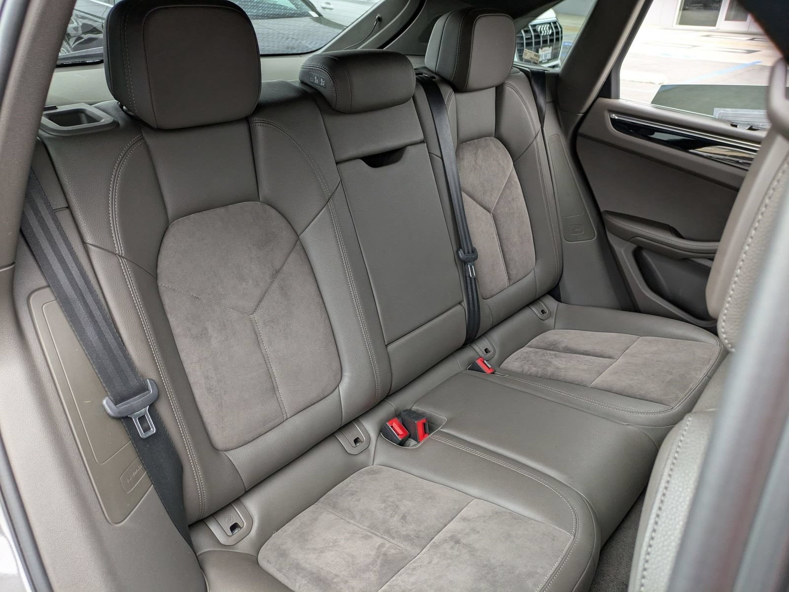 Used 2015 Porsche Macan S AWD/4WD image 28