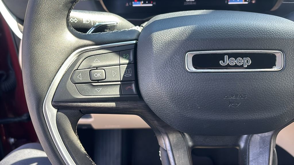 Used 2023 Jeep Grand Cherokee Limited w/ Luxury Tech Group II image 17