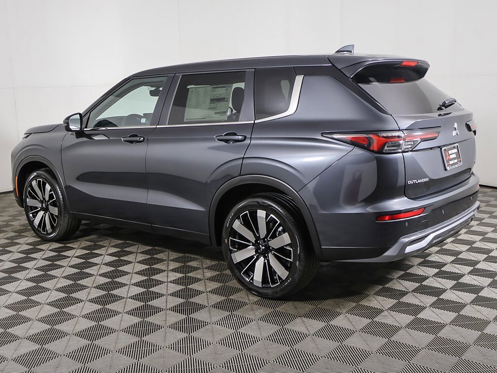 New 2025 Mitsubishi Outlander SE image 16