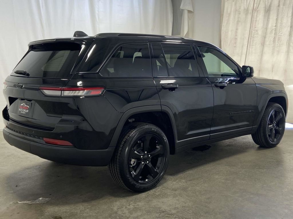 New 2025 Jeep Grand Cherokee Altitude image 3