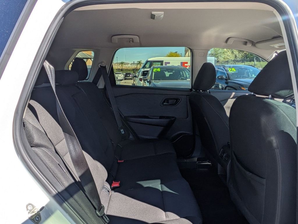 Used 2023 Nissan Rogue S FWD image 31