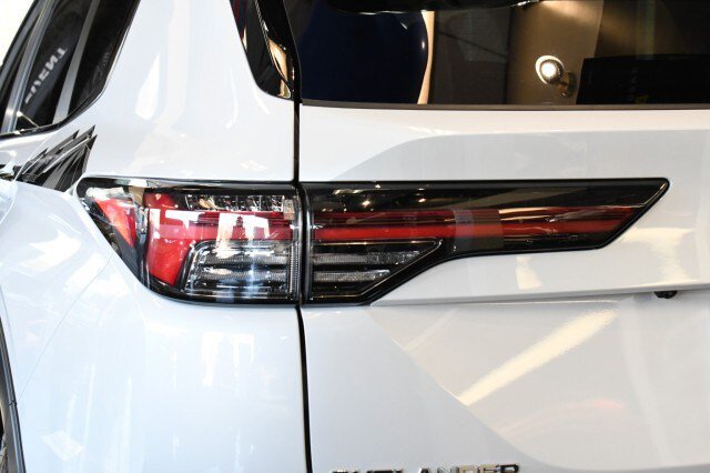 New 2026 Mitsubishi Outlander AWD image 22