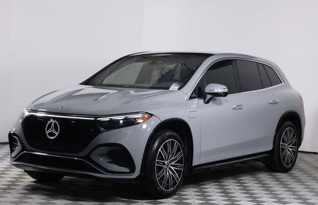 Used 2023 Mercedes-Benz EQS 580 4MATIC SUV image 3
