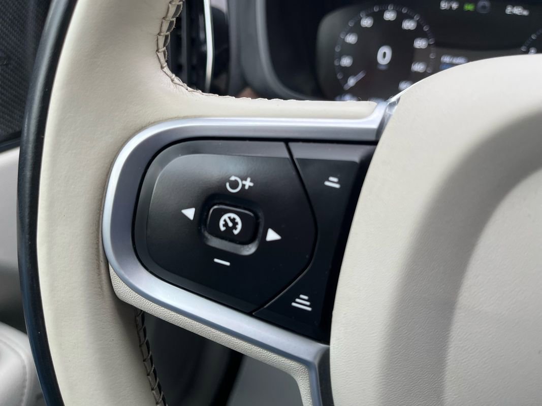 Used 2021 Volvo XC60 T5 Momentum w/ Protection Package AWD/4WD image 15