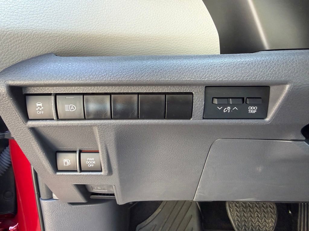 Certified 2023 Toyota Sienna XLE AWD/4WD image 25