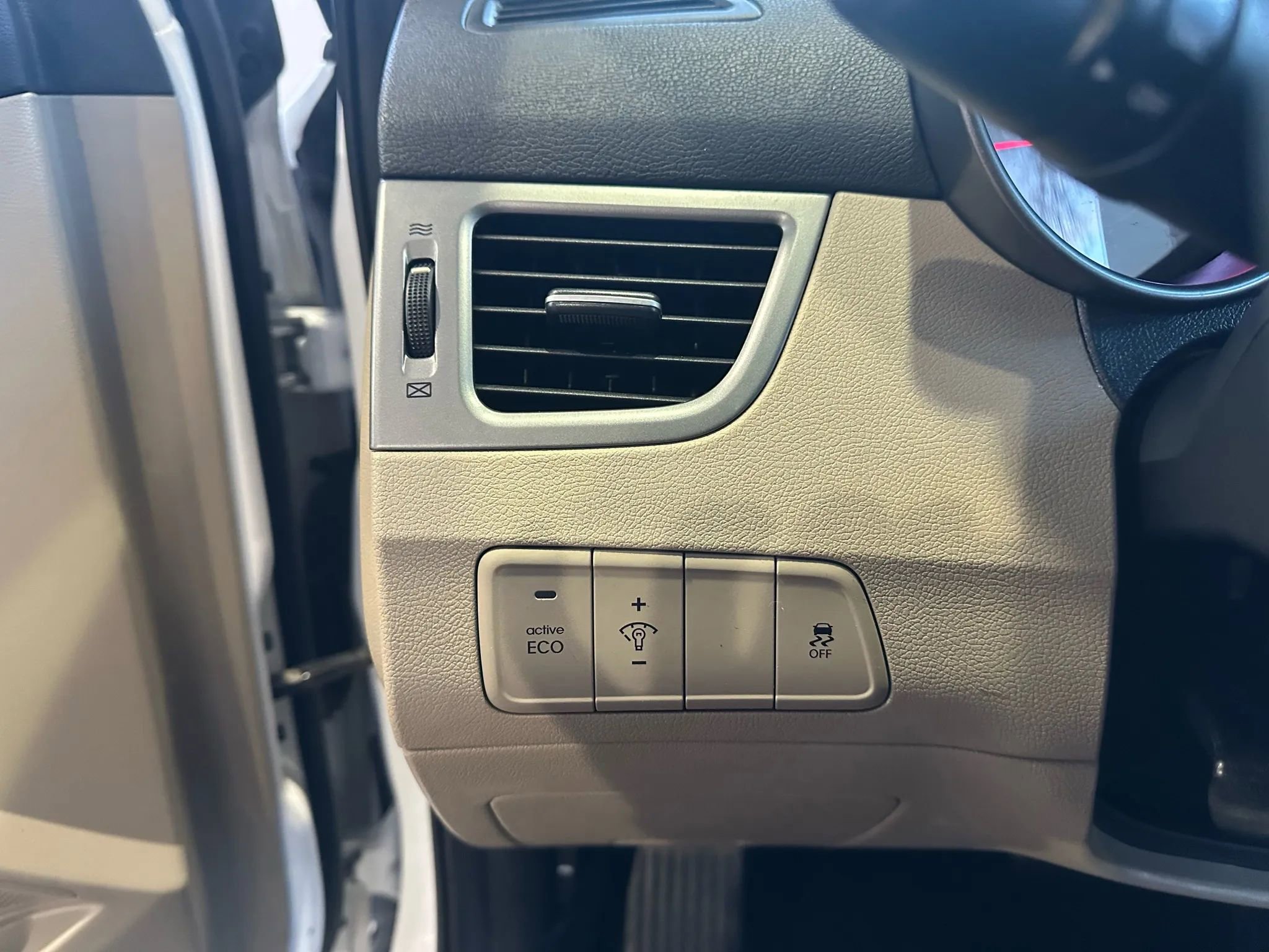 Used 2016 Hyundai Elantra SE image 17