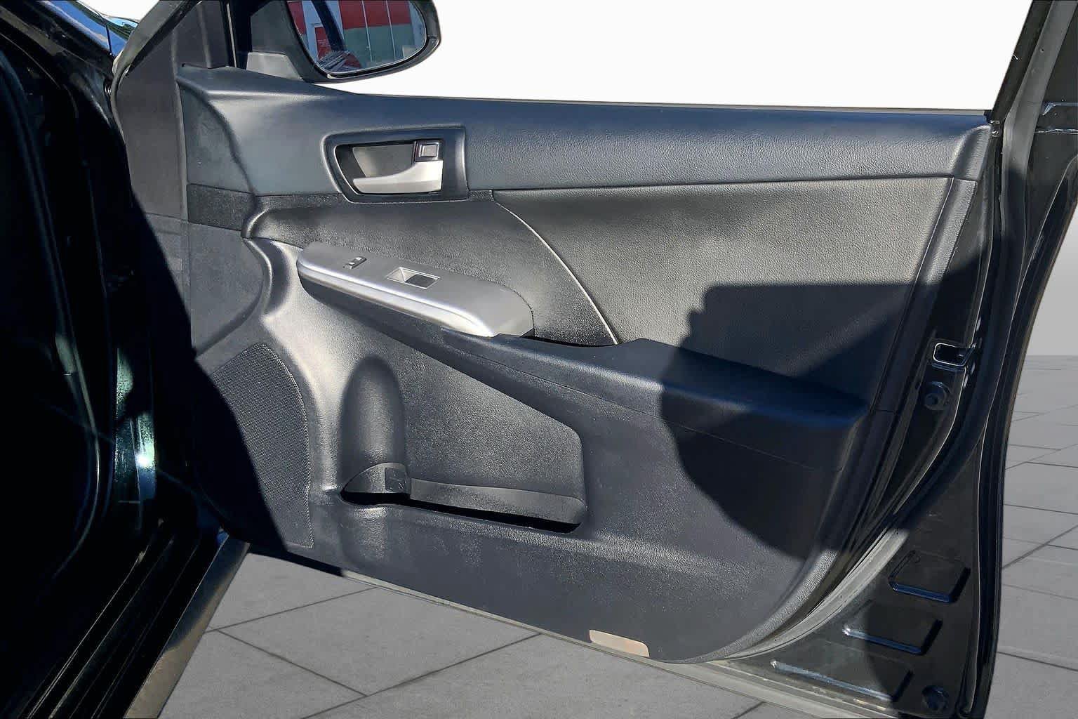 Used 2013 Toyota Camry SE FWD image 21