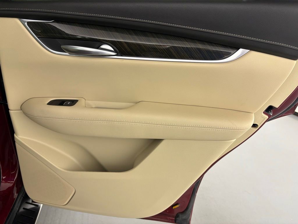 Used 2018 Cadillac XT5 FWD image 36