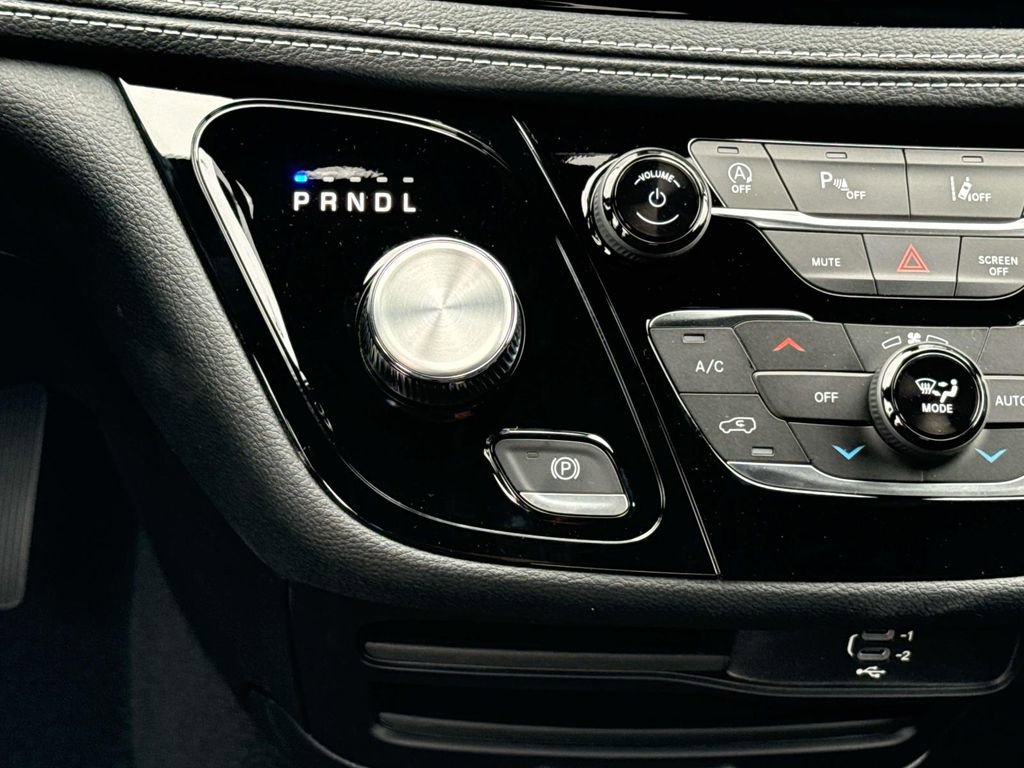 New 2026 Chrysler Pacifica Select image 16