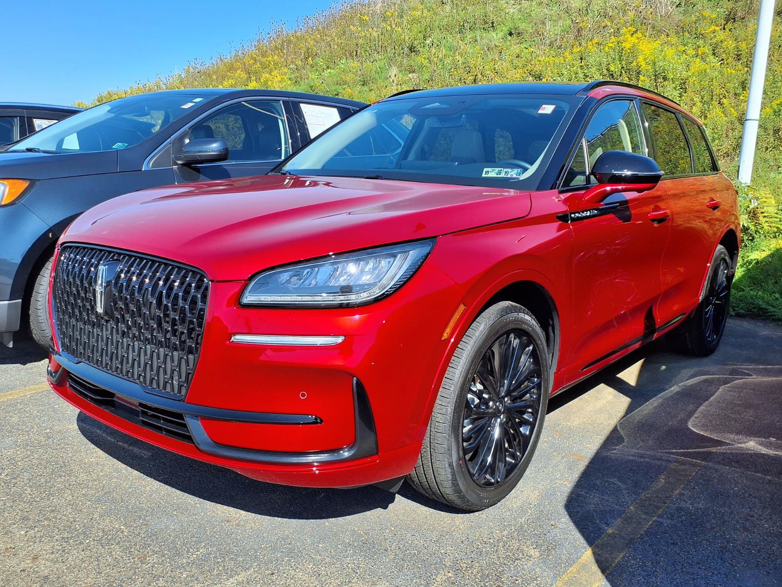Used 2025 Lincoln Corsair AWD w/ Equipment Group 101A image 3