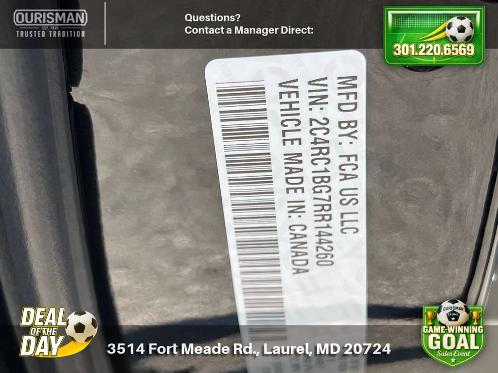 Used 2024 Chrysler Pacifica Touring-L FWD image 31