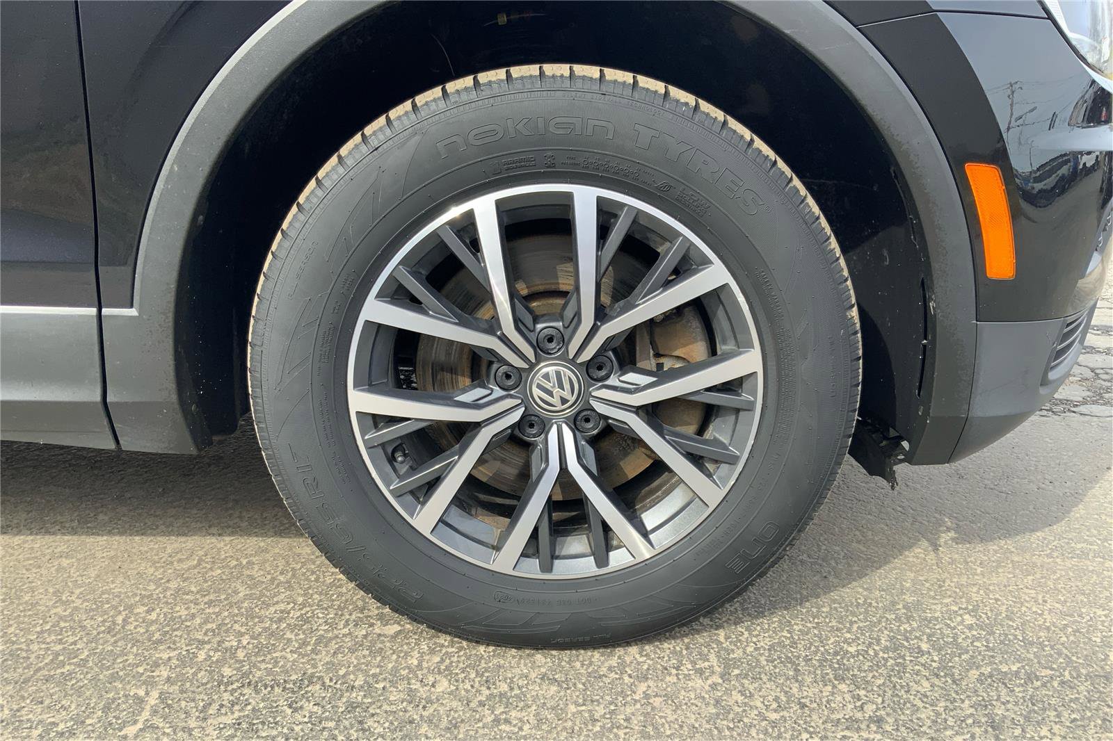 Used 2019 Volkswagen Tiguan SE w/ Panoramic Sunroof Package image 26