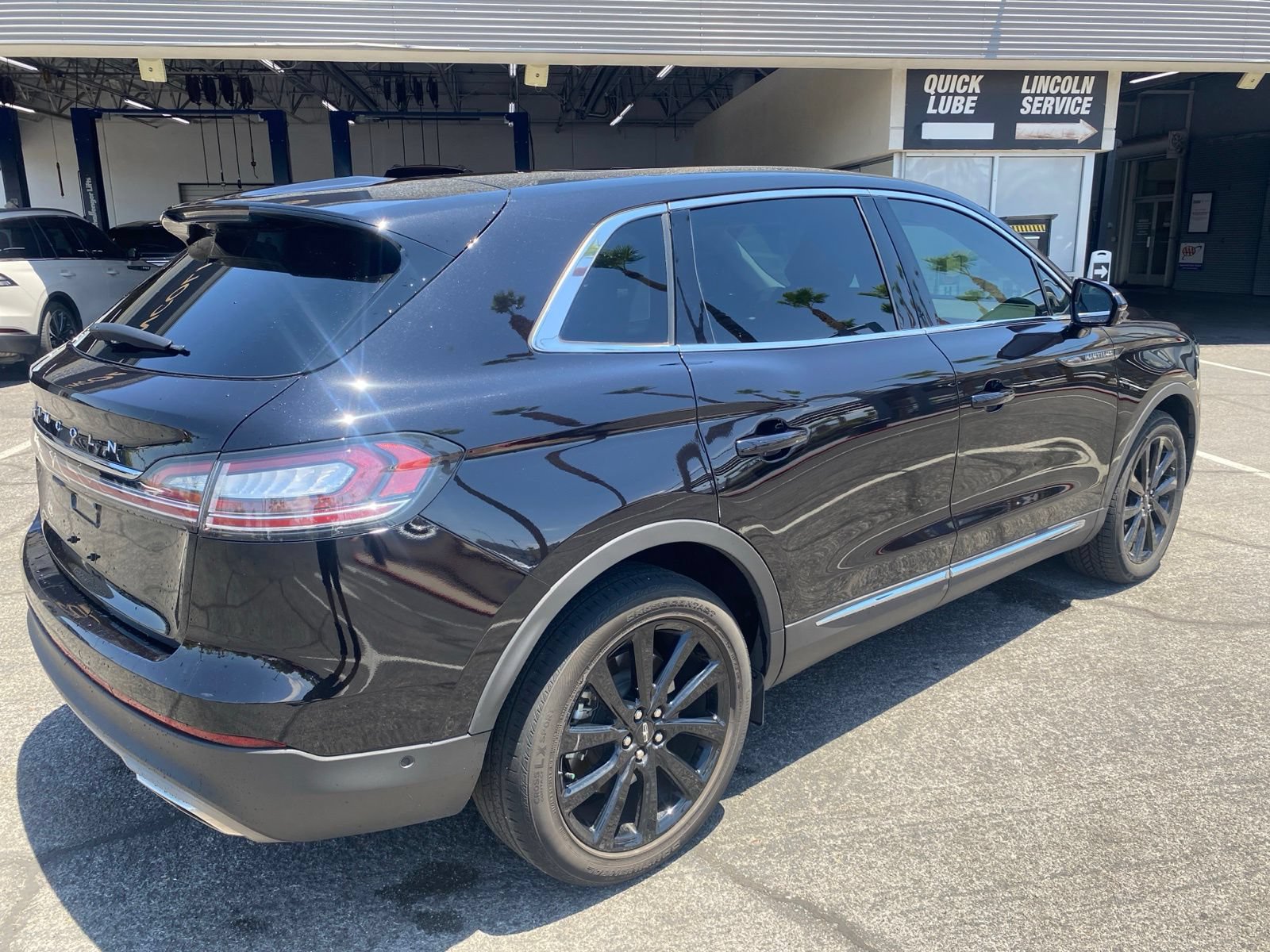 Used 2022 Lincoln Nautilus Reserve AWD/4WD image 5