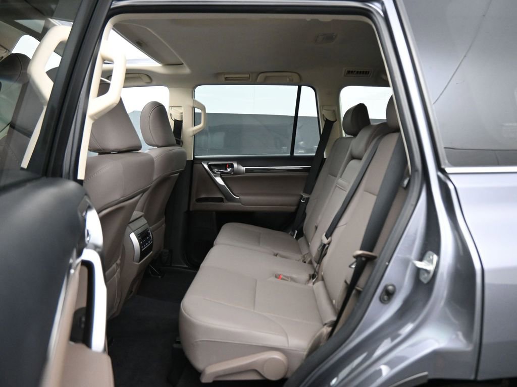 Used 2023 Lexus GX 460 Premium w/ Premium Package image 18