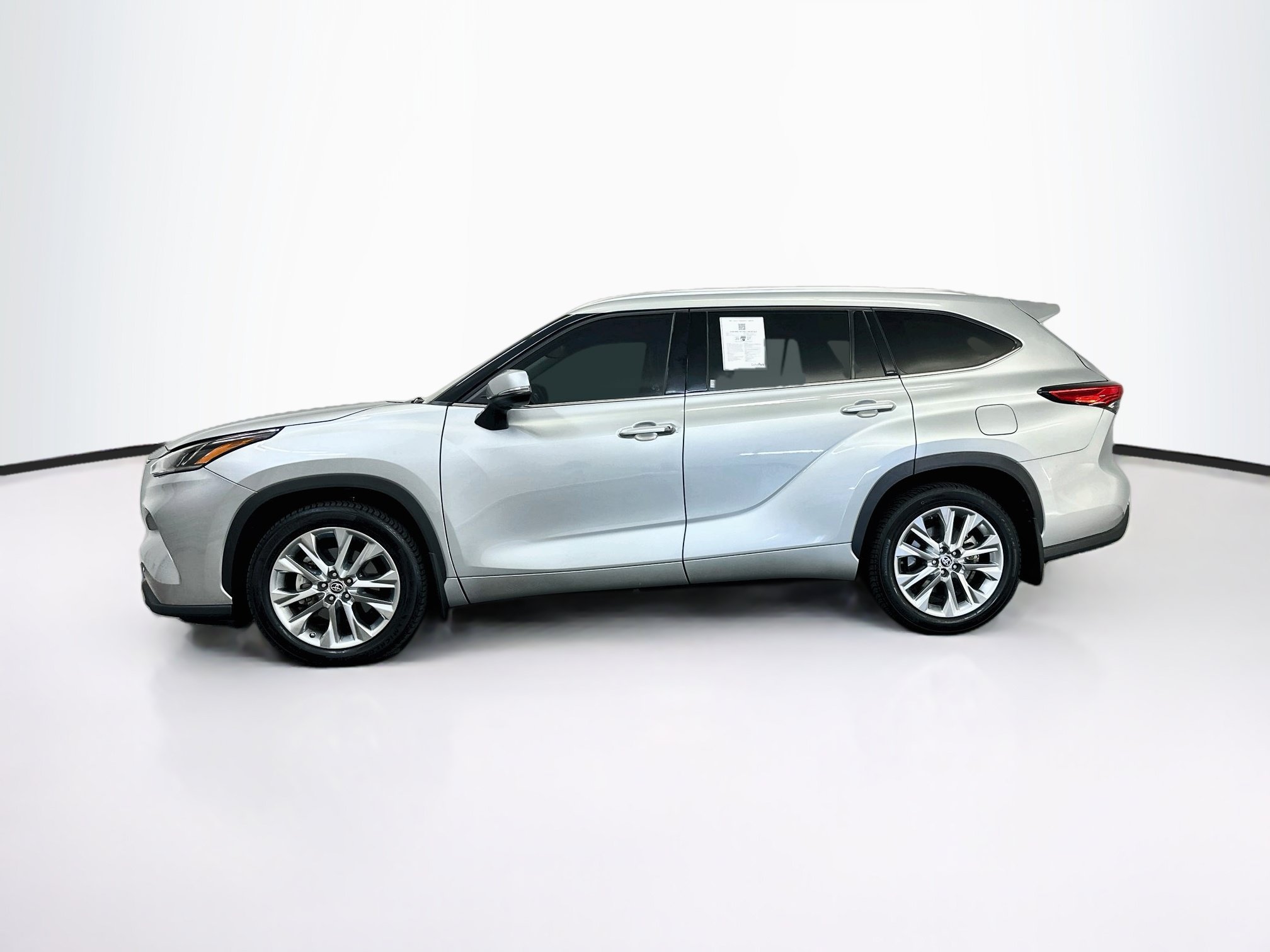 Used 2021 Toyota Highlander Limited AWD/4WD image 4