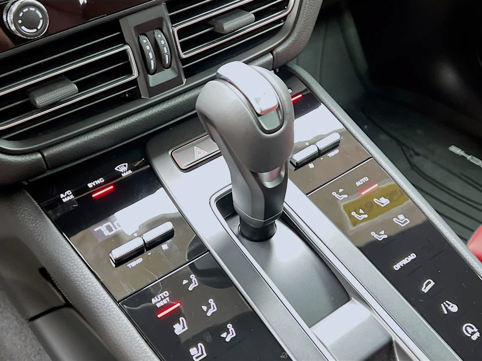 New 2026 Porsche Macan Turbo AWD/4WD image 19