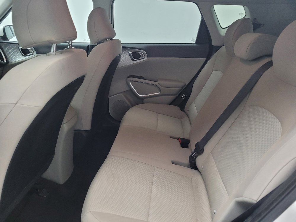 Used 2022 Kia Soul LX image 18