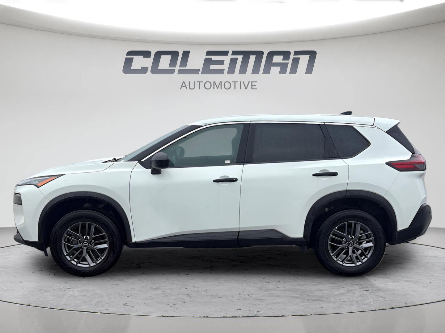 Used 2023 Nissan Rogue S AWD/4WD image 2