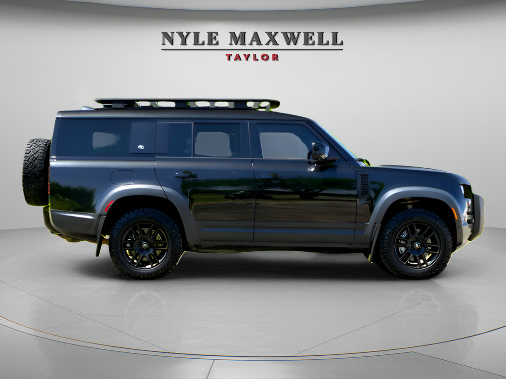 Used 2023 Land Rover Defender 130 SE AWD/4WD image 6