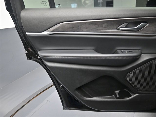 Used 2023 Jeep Grand Cherokee L Limited w/ Black Appearance Package image 23