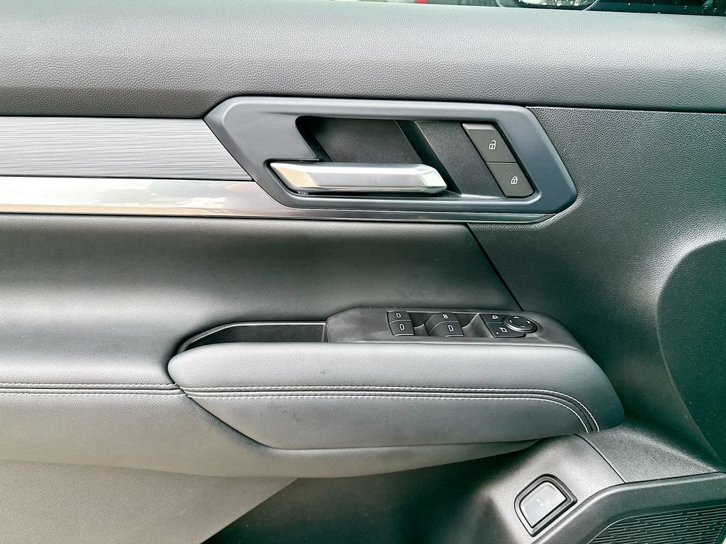 Used 2025 GMC Terrain Elevation w/ Elevation Premium Package AWD/4WD image 9
