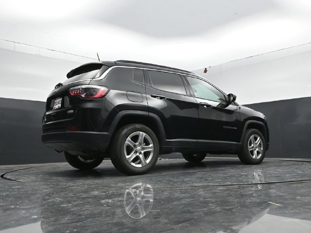 Used 2024 Jeep Compass Latitude AWD/4WD image 52