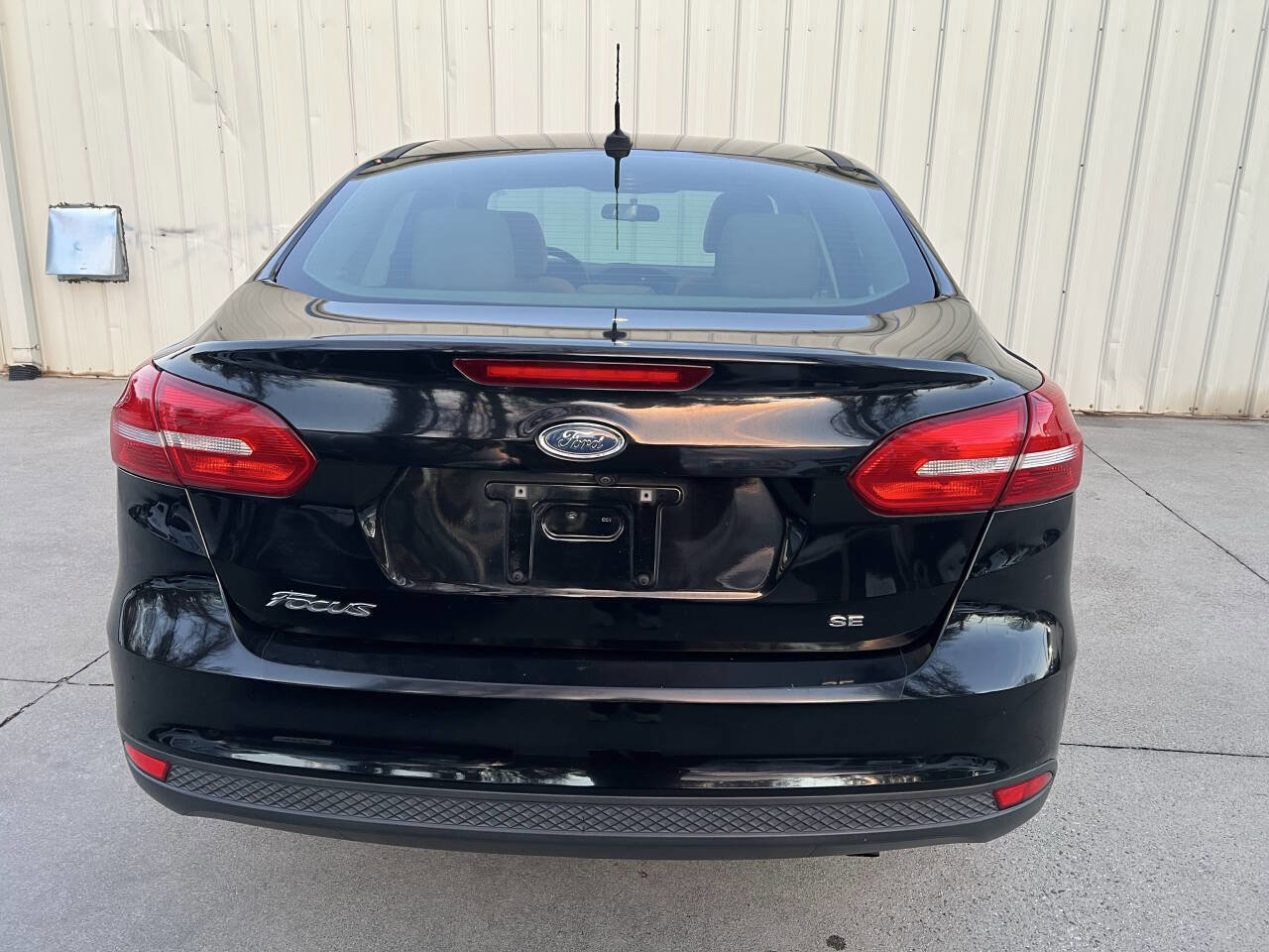 Used 2017 Ford Focus SE image 4