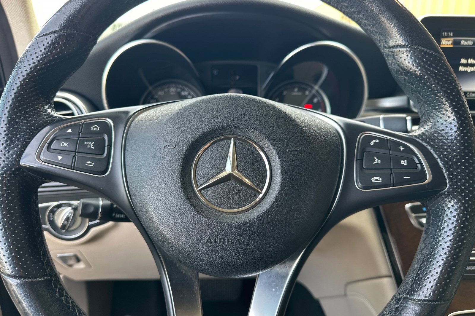 Used 2019 Mercedes-Benz GLC 300 4MATIC image 24