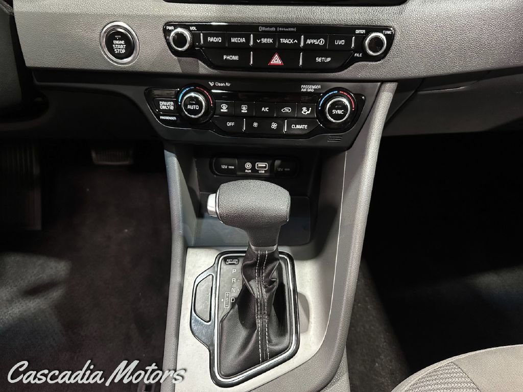 Used 2017 Kia Niro LX FWD image 35