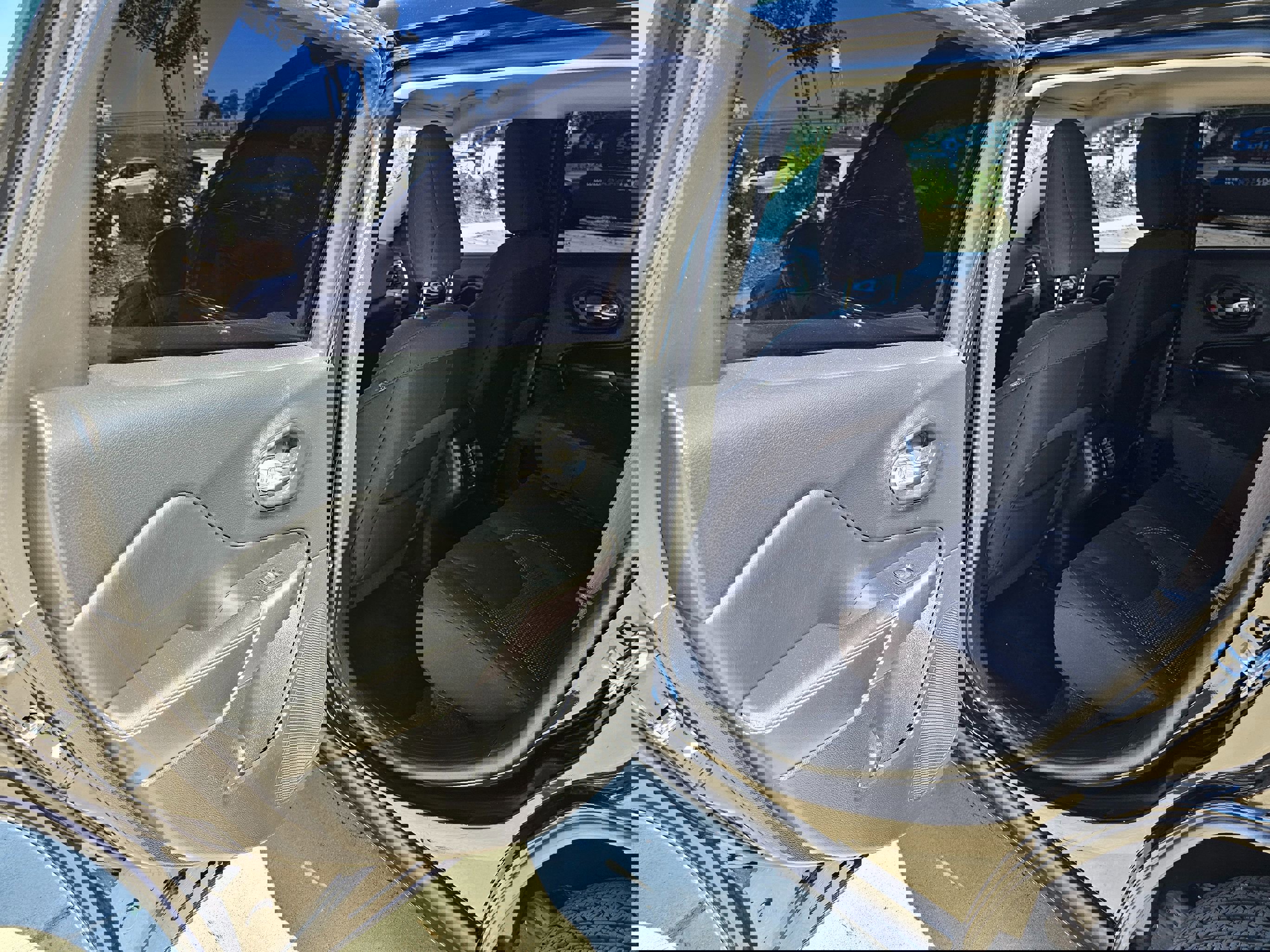 Used 2019 Jeep Cherokee Latitude w/ Popular Appearance Group image 17