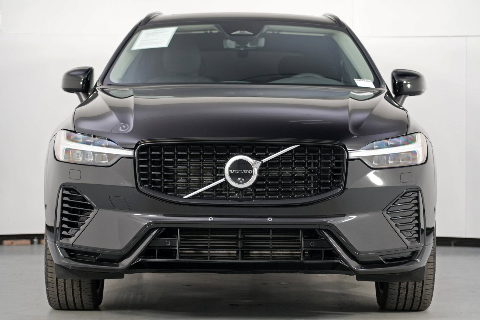 Used 2025 Volvo XC60 T8 Plus w/ Climate Package PRO AWD/4WD image 7