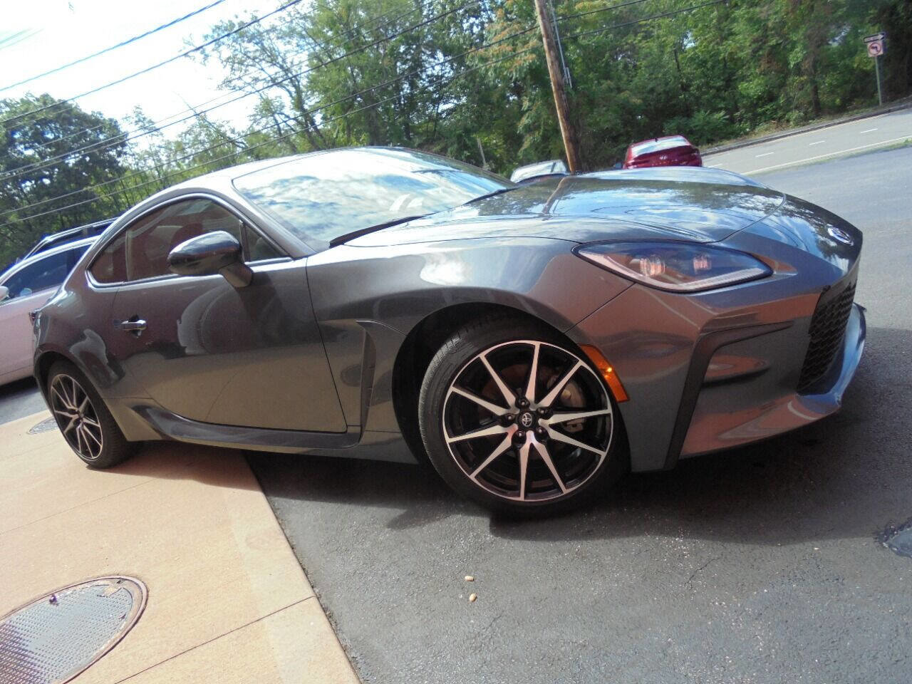 Used 2022 Toyota GR86 RWD image 3