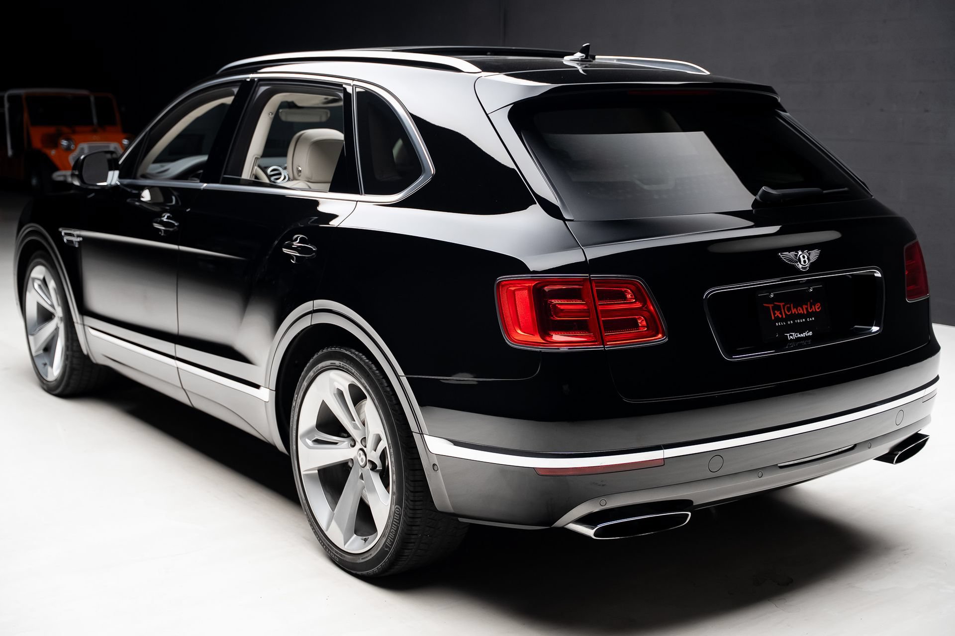 Used 2018 Bentley Bentayga AWD/4WD image 24