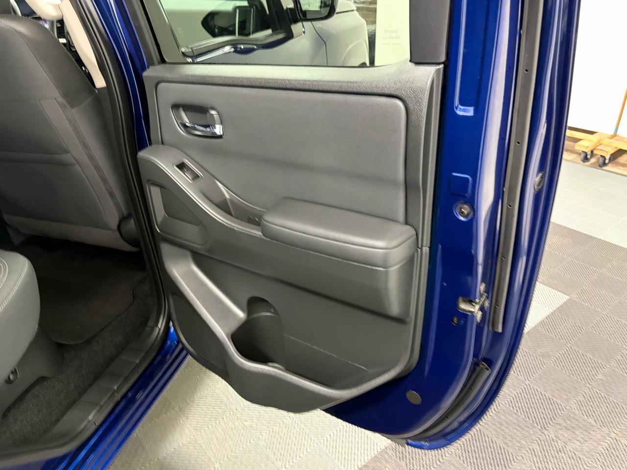 Used 2022 Nissan Frontier SV w/ Technology Package AWD/4WD image 16