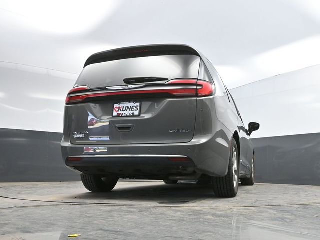 Used 2023 Chrysler Pacifica Limited FWD image 44