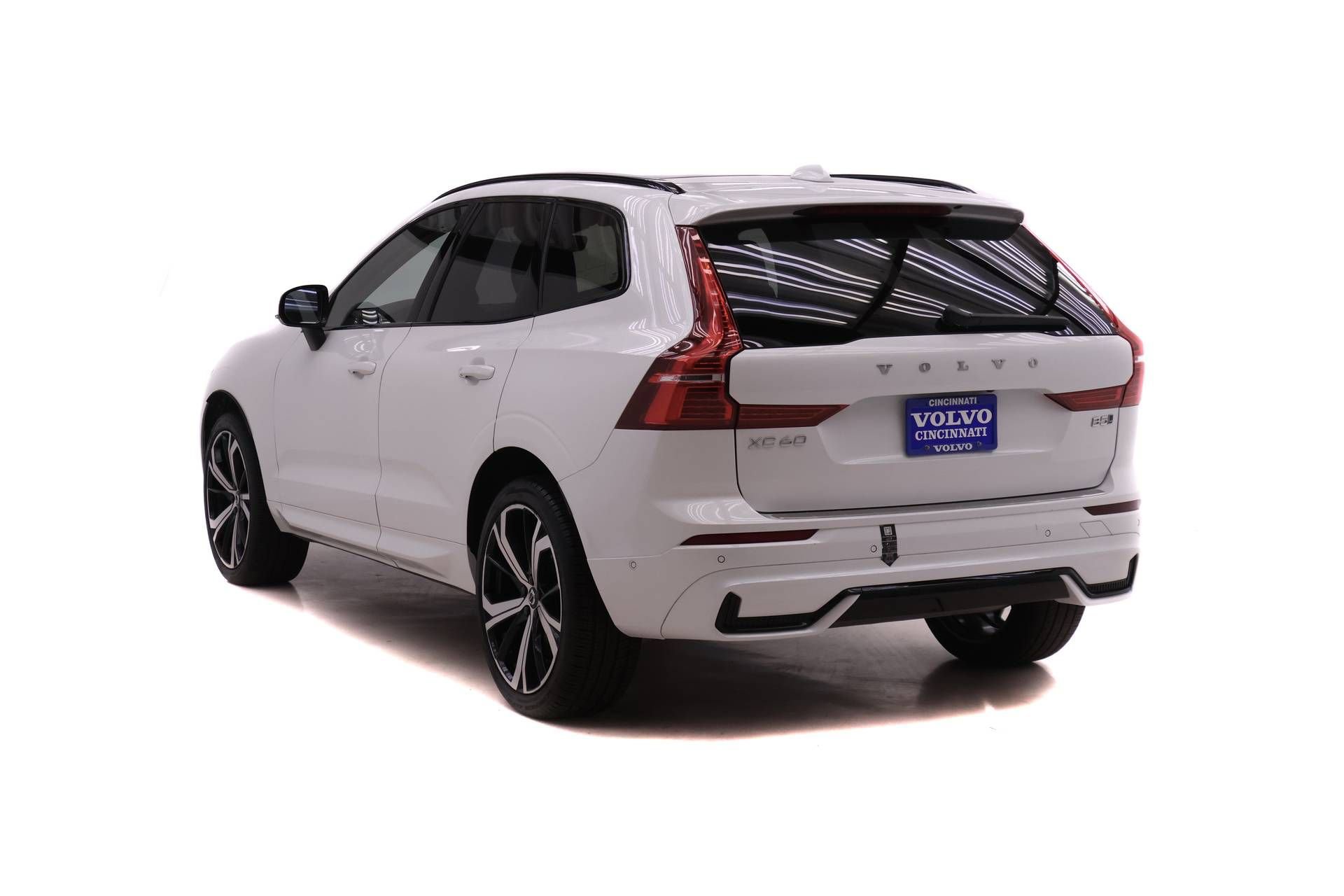 Used 2023 Volvo XC60 B5 Ultimate w/ Climate Package AWD/4WD image 5