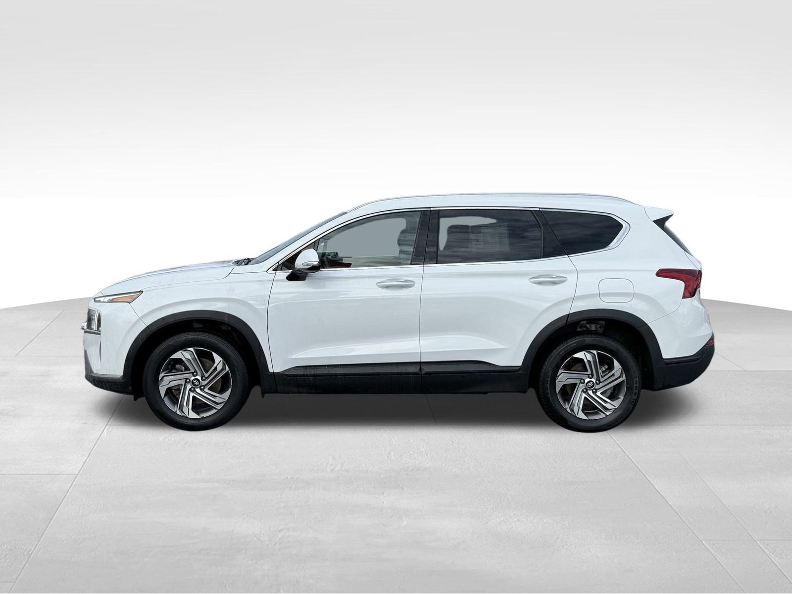 Used 2023 Hyundai Santa Fe SEL image 2
