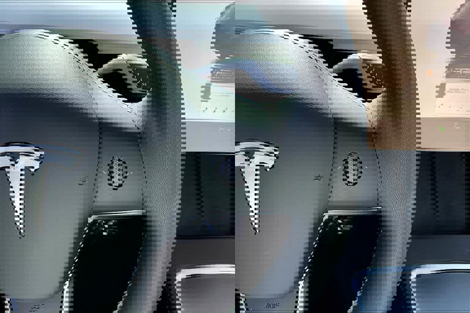 Used 2025 Tesla Model Y Performance image 23