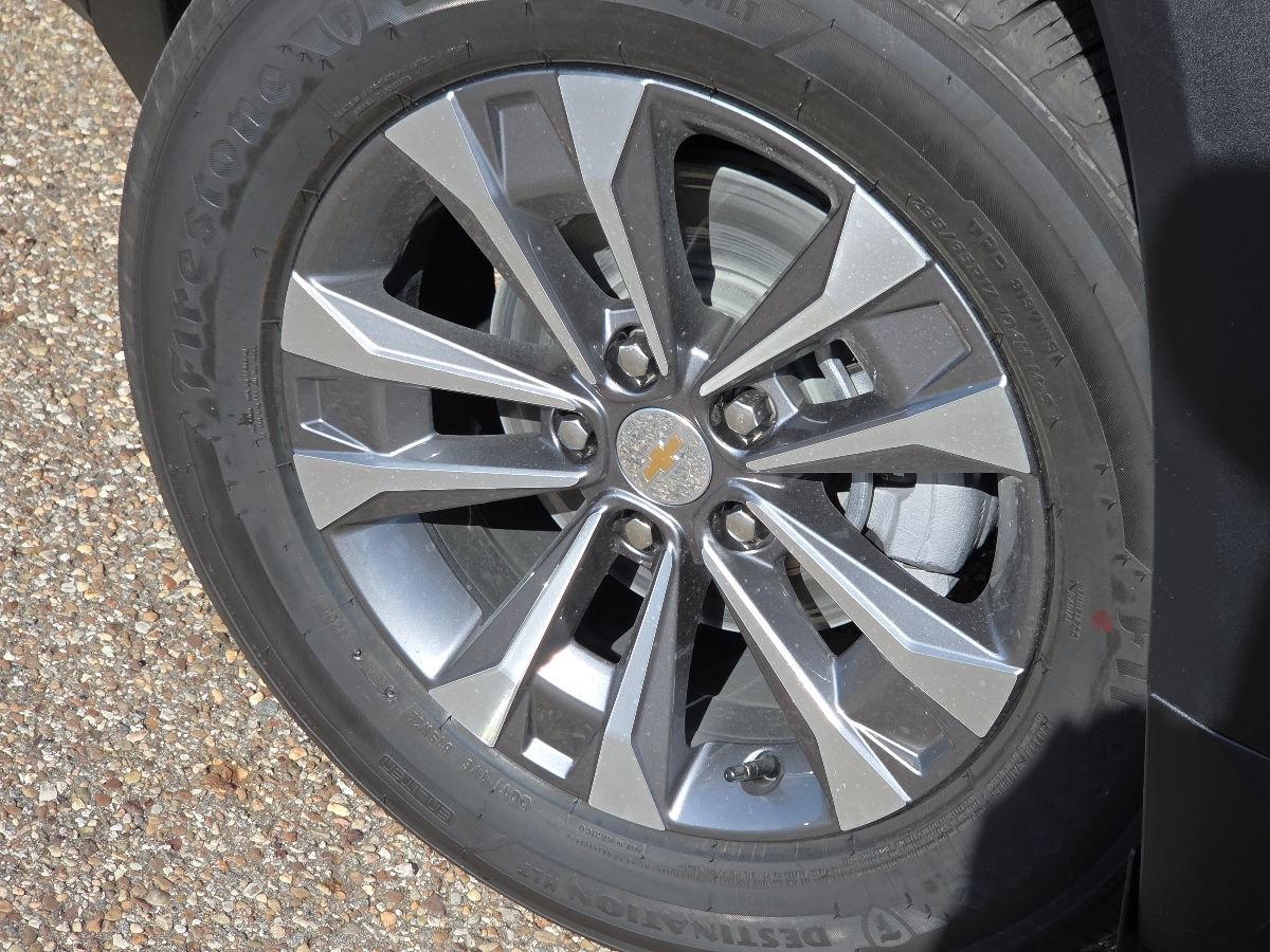 New 2027 Chevrolet Equinox LT w/ Convenience Package II FWD image 14