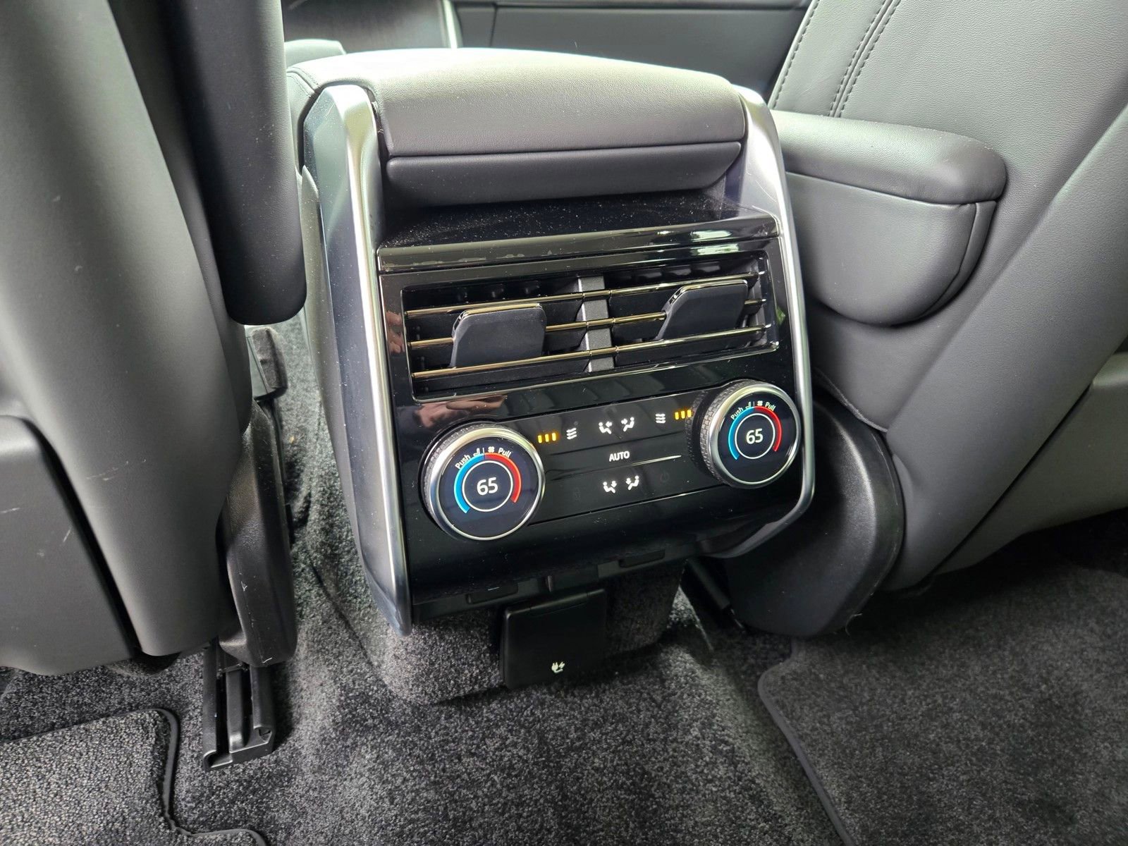 New 2026 Land Rover Range Rover SE AWD/4WD image 8