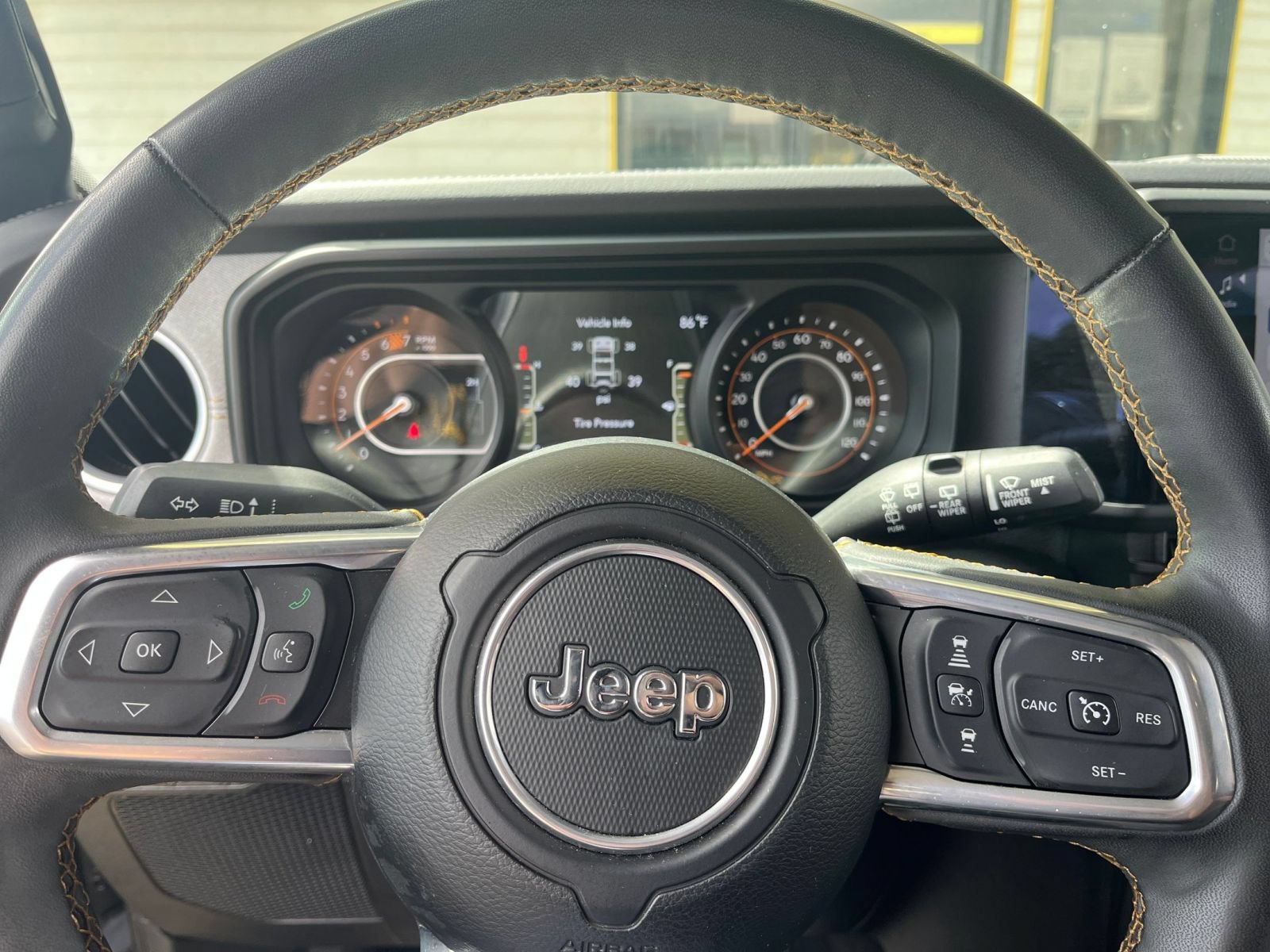Used 2025 Jeep Wrangler Unlimited Sahara AWD/4WD image 26